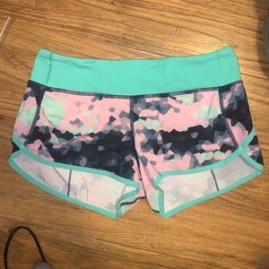 Lululemon 🦄 clouded menthol speed short 4